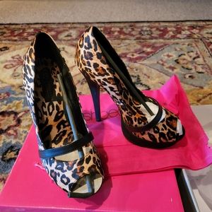 NWT leopard heels